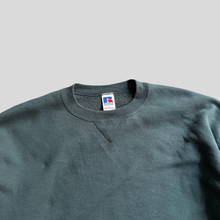 Load image into Gallery viewer, 90s Russell athletic blank sweatshirt - L