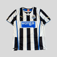 Load image into Gallery viewer, 2016-17 Newcastle home jersey - M