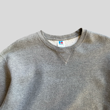 Load image into Gallery viewer, 00s Russell athletic blank sweatshirt - XXL
