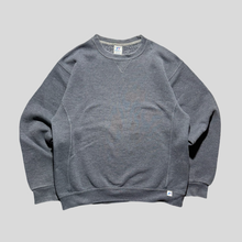 Load image into Gallery viewer, 00s Russell athletic blank sweatshirt - M