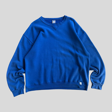 Load image into Gallery viewer, 00s Russell athletic blank sweatshirt - L
