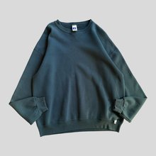 Load image into Gallery viewer, 00s Russell athletic blank sweatshirt - XL