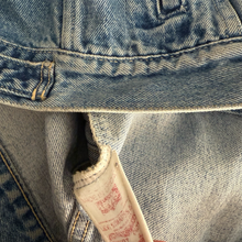 Load image into Gallery viewer, 90s Levi’s Jean jacket - M