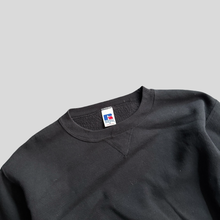 Load image into Gallery viewer, 00s Russell athletic blank sweatshirt - M