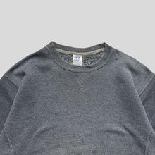 Load image into Gallery viewer, 00s Russell athletic blank sweatshirt - M