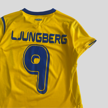Load image into Gallery viewer, 2006 Sweden home Ljungberg 9 Jersey - XS