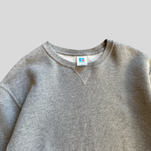 Load image into Gallery viewer, 00s Russell athletic blank sweatshirt - XXL