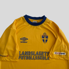 Load image into Gallery viewer, 00s Sweden training jersey - S/M