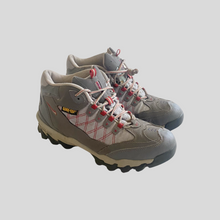 Load image into Gallery viewer, 00s Nike acg mid boot - Us 7