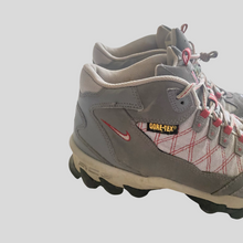 Load image into Gallery viewer, 00s Nike acg mid boot - Us 7