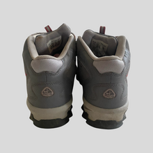 Load image into Gallery viewer, 00s Nike acg mid boot - Us 7
