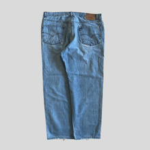 Load image into Gallery viewer, 00s Levi&#39;s 550 denim - 40/31
