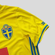 Load image into Gallery viewer, 2016 Sweden home - L
