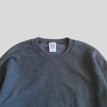 Load image into Gallery viewer, 00s Russell athletic blank sweatshirt - S
