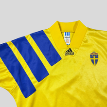Load image into Gallery viewer, 1992 Sweden home - M

