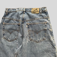 Load image into Gallery viewer, 90s Levi's silver tab shorts - 30

