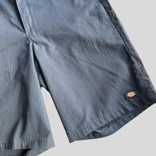 Load image into Gallery viewer, 00s Dickies shorts - 34
