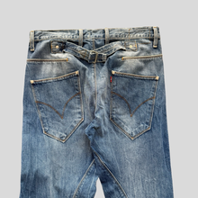 Load image into Gallery viewer, 00s Levi's engineered jeans - 32/34
