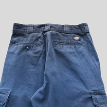 Load image into Gallery viewer, 00s Dickies cargo shorts - 30
