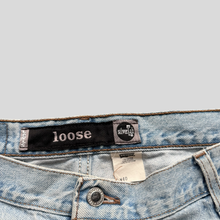 Load image into Gallery viewer, 90s Levi's silver tab shorts - 40
