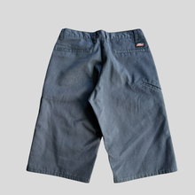 Load image into Gallery viewer, 00s Dickies shorts - 30
