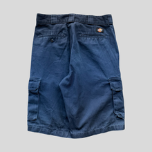 Load image into Gallery viewer, 00s Dickies cargo shorts - 30
