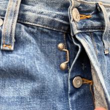 Load image into Gallery viewer, 00s Levi's engineered jeans - 32/34
