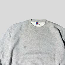 Load image into Gallery viewer, 90s Russell athletic blank sweatshirt - M/L
