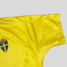 Load image into Gallery viewer, 1992 Sweden home - M
