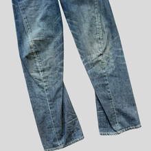 Load image into Gallery viewer, 00s Levi's engineered jeans - 34/34
