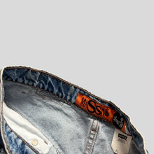 Load image into Gallery viewer, 90s Levi's silver tab shorts - 30
