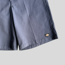 Load image into Gallery viewer, 00s Dickies shorts - 36

