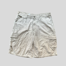 Load image into Gallery viewer, 00s Carhartt cargo shorts - 38
