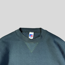 Load image into Gallery viewer, 90s Russell athletic blank sweatshirt - M
