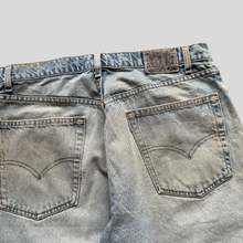 Load image into Gallery viewer, 90s Levi's silver tab shorts - 32

