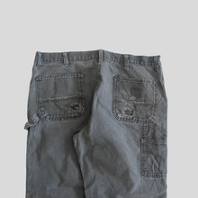 Load image into Gallery viewer, 00s Carhartt carpenter pants - 38/31
