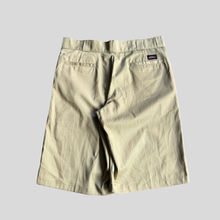 Load image into Gallery viewer, 00s Dickies shorts - 32

