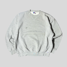 Load image into Gallery viewer, 90s Russell athletic blank sweatshirt - M/L
