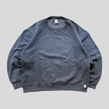 Load image into Gallery viewer, 00s Russell athletic blank sweatshirt - L
