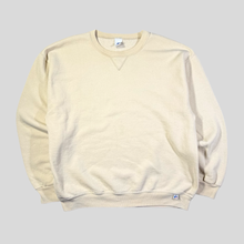 Load image into Gallery viewer, 00s Russell athletic blank sweatshirt - L
