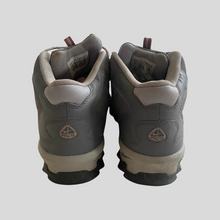Load image into Gallery viewer, 00s Nike acg mid boot - Us 7

