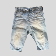 Load image into Gallery viewer, 00s Levi's engineered jorts - 34
