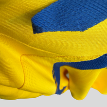 Load image into Gallery viewer, 2008 Sweden home - L
