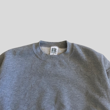 Load image into Gallery viewer, 00s Russell athletic blank sweatshirt - XS
