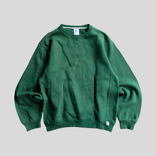 Load image into Gallery viewer, 00s Russell athletic blank sweatshirt - M
