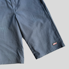 Load image into Gallery viewer, 00s Dickies shorts - 30
