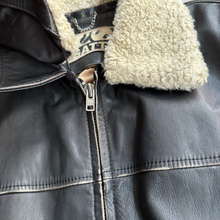 Load image into Gallery viewer, 90s Gatto sherarling detroit leather jacket - L
