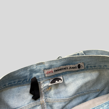 Load image into Gallery viewer, 00s Levi's engineered jorts - 34
