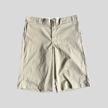 Load image into Gallery viewer, 00s Dickies shorts - 32
