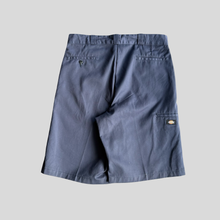 Load image into Gallery viewer, 00s Dickies shorts - 36
